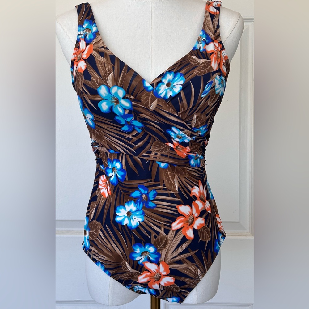 Land’s End One Piece Wrap/Drape Front Swimsuit Shelf Bra‎ Tropical Print Size 8